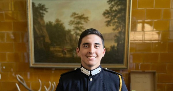 La Nación / LN live: forjado bajo la disciplina, cadete paraguayo fue galardonado en Reino Unido