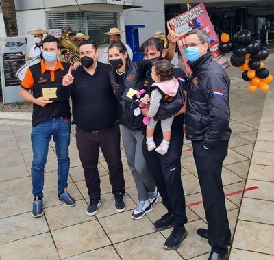 Merecido reconocimiento a Santos y Arcondo, campeones del Rally Do Sertoes - Automovilismo - ABC Color