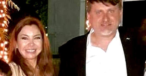 La Nación / Nakayama designa jefa de su campaña a esposa de Lichi