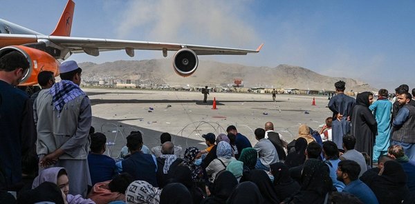 Más de 100 muertos en Kabul y una multitud volvió a aglutinarse en la entrada del aeropuerto | .::Agencia IP::.