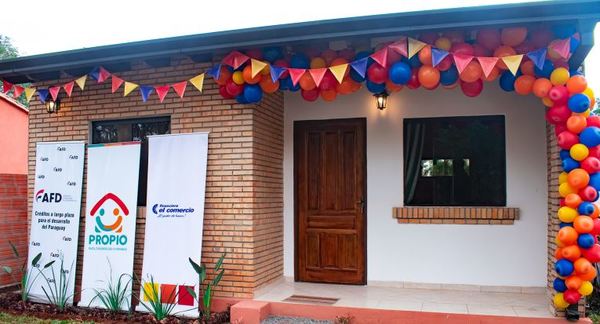 Con fondos de la AFD, Financiera El Comercio y Propio construirán la primera vivienda a 500 familias