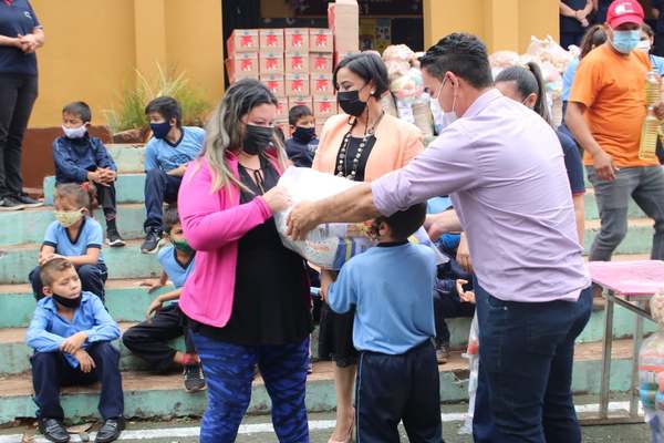 Grosero proselitismo con alimentos escolares - La Clave