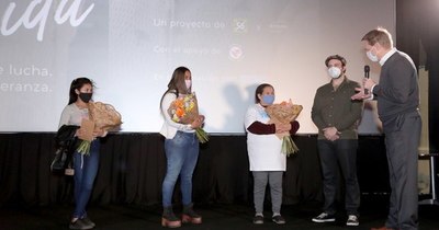 La Nación / “Cimientos de vida”: estrenaron documental sobre familias que cumplieron el sueño de la casa propia