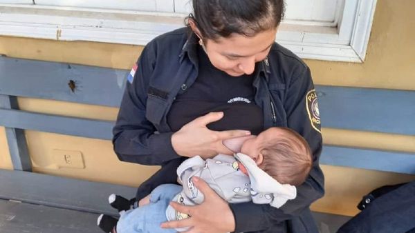Poli amamantó a bebé de presa y enterneció al rollo