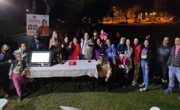 Rolando Segovia lleva máquinas de votación a barrios