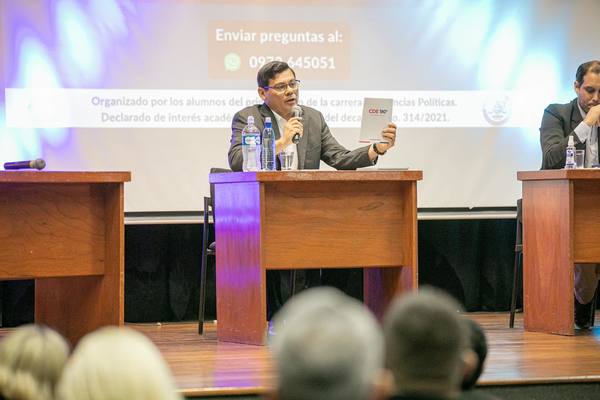 Debate de candidatos: Ever Rojas defendió con espontaneidad sus proyectos