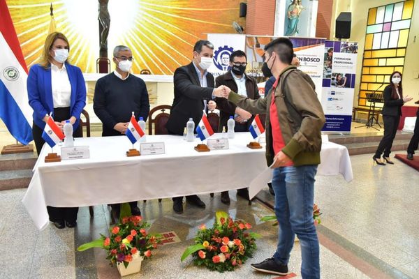 Jóvenes de Asunción y Central egresaron en los cursos técnicos de rápida salida laboral | .::Agencia IP::.