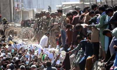 Crece la cifra de víctimas por los ataques del ISIS-K en Kabul: hay más de 100 muertos y una multitud volvió a aglutinarse en la entrada del aeropuerto – Prensa 5