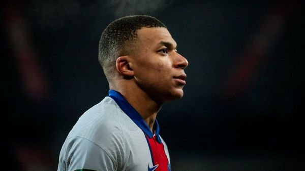 Suspense en Francia por el futuro de Mbappé y expectativa por debut de Messi
