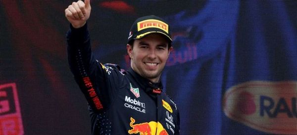 El piloto mexicano Sergio Pérez renueva su contrato con Red Bull