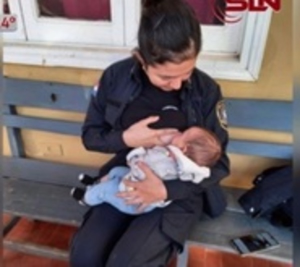 Policía amamanta a bebé de detenida en San Lorenzo - Paraguay.com