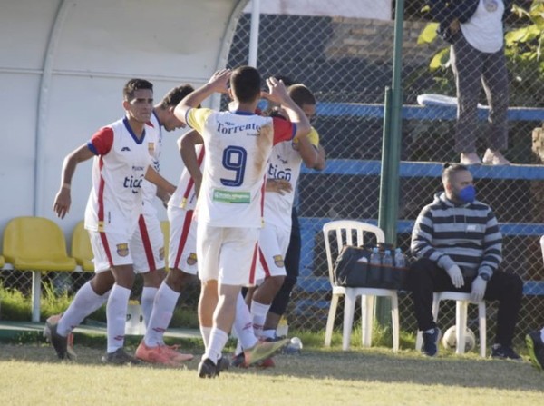 Un triunfo y una igualdad en jueves - APF