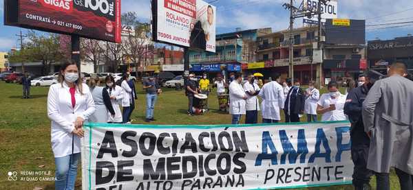 Médicos del Alto Paraná piden reducción de carga horaria