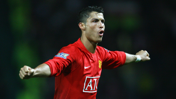 Crónica / ¡Se puso todo rojo! CR7 vuelve al Manchester United