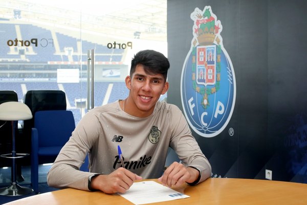 El FC Porto presenta a su flamante refuerzo: un arquero paraguayo