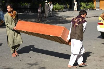 Afganistán: masacre en el aeropuerto de Kabul deja al menos 170 muertos - Mundo - ABC Color