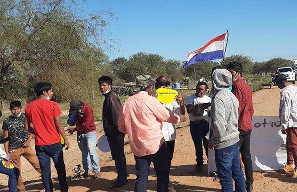 Desde hace 9 años nativos esperan un camino para acceder a sus tierras - Economía - ABC Color