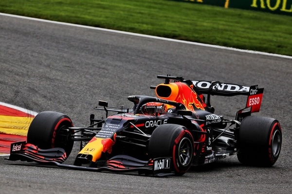 Bottas y Verstappen dominan las Libres en Spa