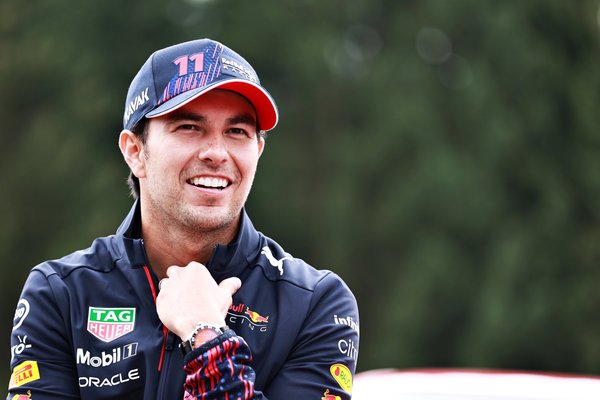 Checo Pérez seguirá corriendo con Red Bull hasta 2022