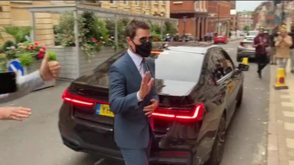 Roban el auto de Tom Cruise mientras el actor filmaba Mission Impossible