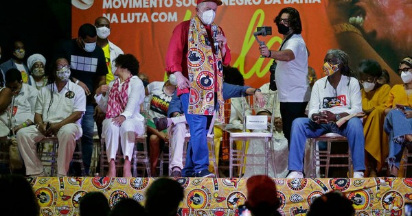La Nación / Lula cierra gira por el nordeste de Brasil con tono electoral