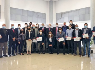 Merecido homenaje - APF