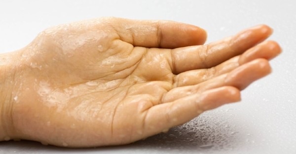 Científicos logran transformar el sudor de las manos en electricidad - C9N