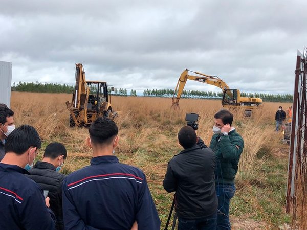 Socio de Cartes realizó la palada inicial de las obras del futuro hospital de Coronel Oviedo - Nacionales - ABC Color