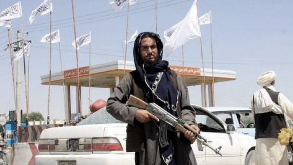 Los talibanes anunciaron que tomaron el control de parte del aeropuerto de Kabul