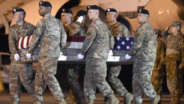 Padres de soldados estadounidenses muertos en Afganistán culpan a Biden