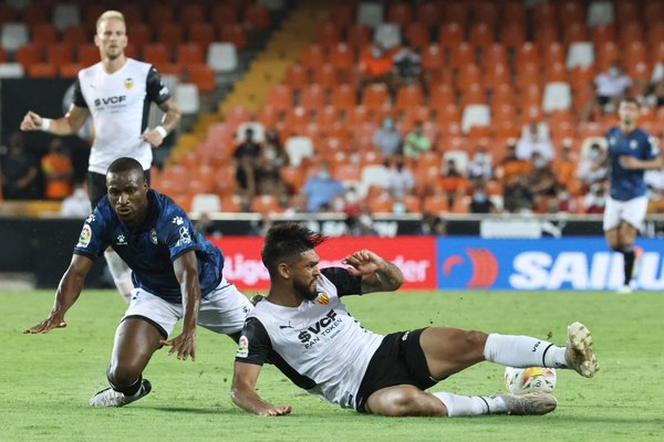Con Omar Alderete alabado por su impecable partido, Valencia golea en LaLiga