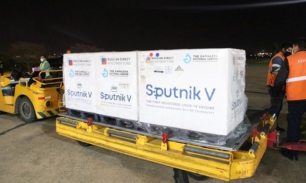 Arriban 106.000 dosis de vacunas Sutnik-V para continuar el plan nacional de vacunación