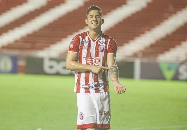 Crónica / GUILLERMO PAIVA. GRACIAS AL FÚTBOL CAMBIÓ LA VIDA DE SU FAMILIA