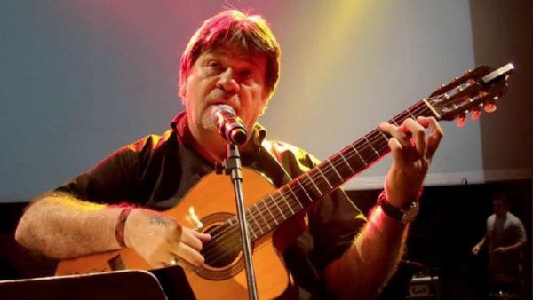 Ricardo Flecha rinde tributo a Flores  con recital en la Manzana