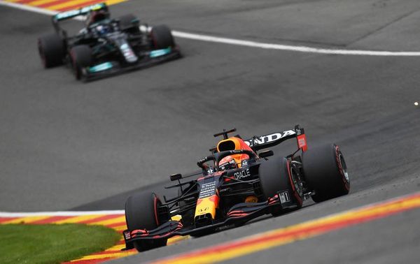 Verstappen vuela, pero luego choca en Spa - Automovilismo - ABC Color