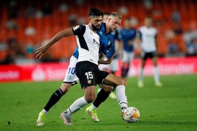 Con Omar Alderete, Valencia vence 3-0 al Alavés