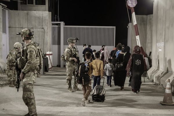 EEUU bombardea a miembro de Estado Islámico tras atentado en aeropuerto de Kabul - Megacadena — Últimas Noticias de Paraguay