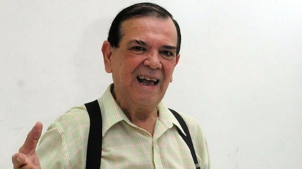 CARLITOS VERA Y SU ÚLTIMO DESEO: SER VELADO CON SU TRAJE DE LENTEJUELAS