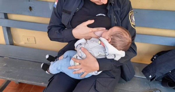 La Nación / Gesto de amor: policía amamantó a bebé de una mujer detenida
