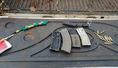 Interceptan camioneta narco con cargadores y proyectiles de grueso calibre