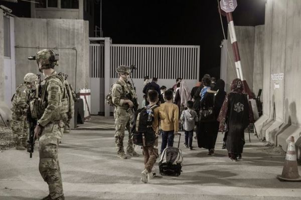 EEUU bombardea a miembro de Estado Islámico tras atentado en aeropuerto de Kabul