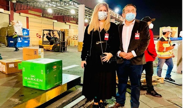 Facultad de Ciencias Médicas recibió 2.000 dosis de vacuna taiwanesa para estudios de Fase 3 - ADN Digital