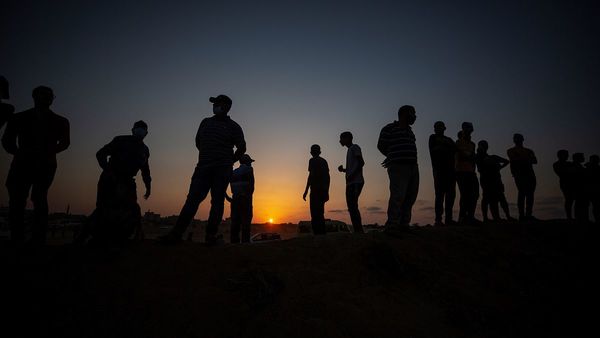 Israel bombardea Gaza tras disturbios en la valla de separación