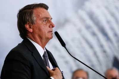 Bolsonaro dice que tiene tres alternativas a futuro:
