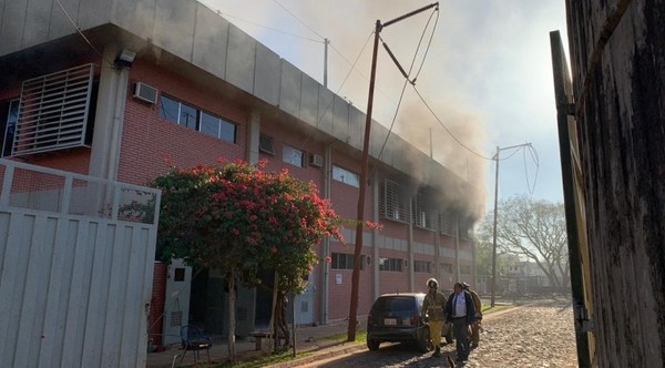 Miles de usuarios afectados por incendio en subestación de la ANDE