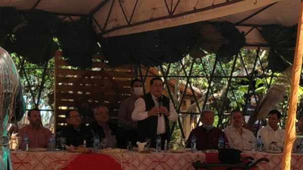 Cigarrillero imputado, en primera fila con Cartes en acto político
