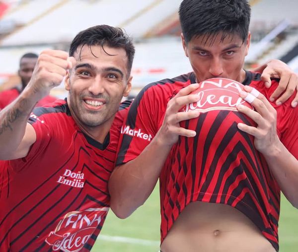 Adrián Fernández es máximo artillero en Venezuela - Fútbol - ABC Color