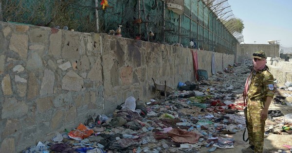 La Nación / Ataque a base aérea en Yemen mata a más de 30 personas