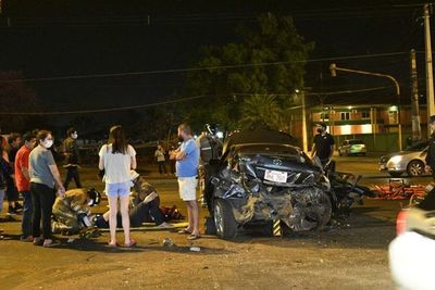 Una madrugada cargada de accidentes en la avenida Transchaco - Nacionales - ABC Color