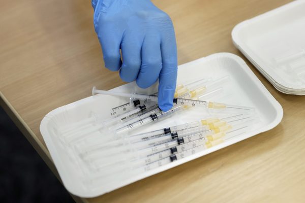 Infección previa de covid previene delta más que vacuna: estudio | El Independiente